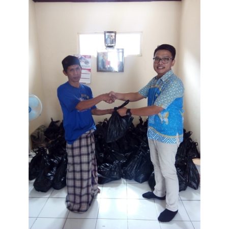 Pembagaian Sembako Gratis di Warga RW 01 Jatibarang